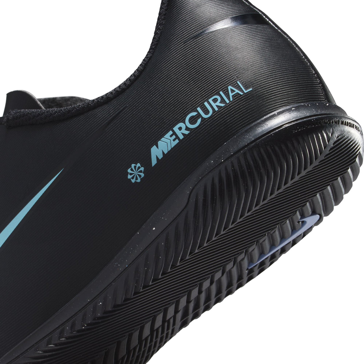 Nike Jr. Mercurial Vapor 16 Club Little/Big Kids' Indoor/Court Low-Top Soccer Shoes