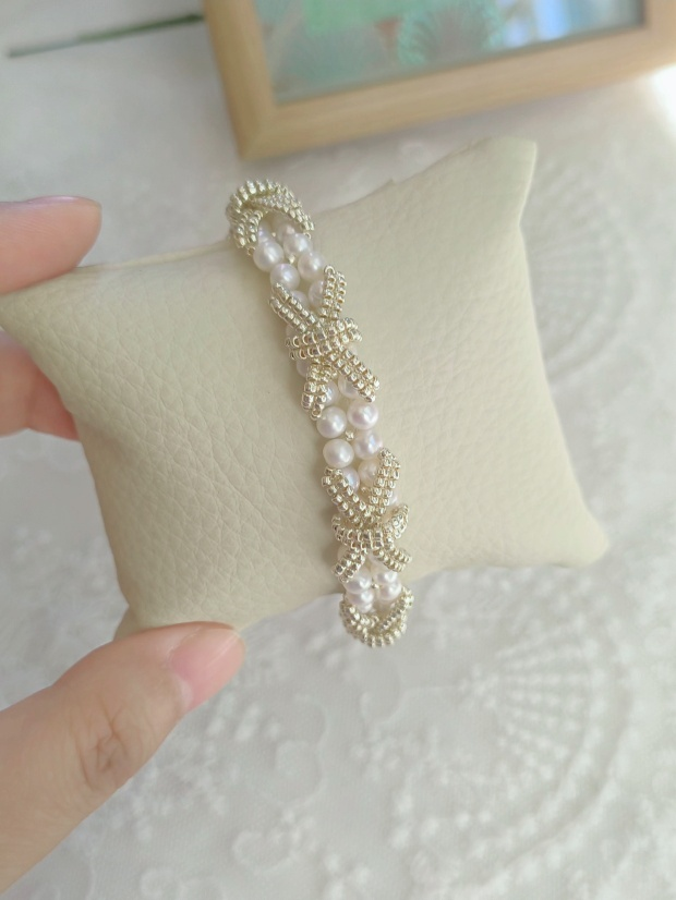 Silver Bow Pearl Bracelet